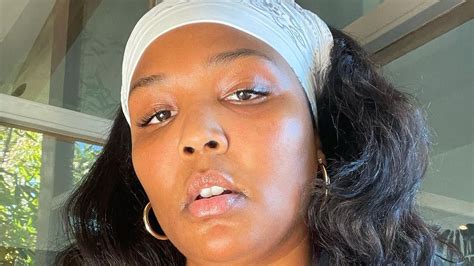 lizzo nude pics|Lizzo Strips Down for a Nude Unedited Photo on Instagram